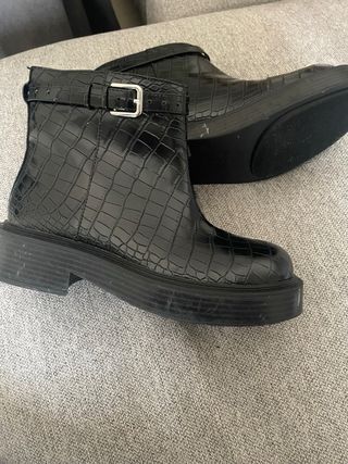 Botín Zara efecto piel cocodrilo negro talla 37