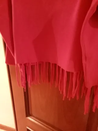 Jersey cuello alto rosa con flecos.Sin estrenar