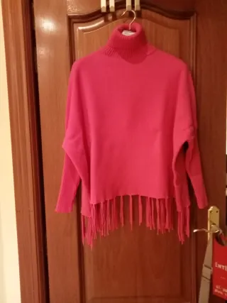 Jersey cuello alto rosa con flecos.Sin estrenar