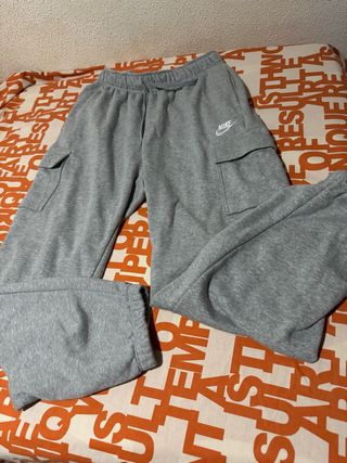 Pantalón chándal Nike gris