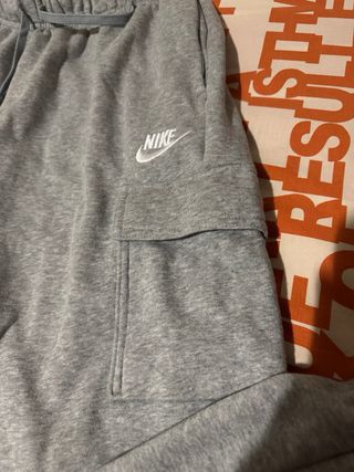 Pantalón chándal Nike gris