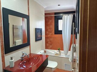 Casa pareada en venta en Lavadores en Vigo