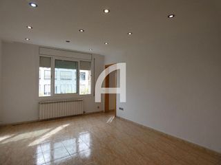 Piso en venta en Les Arenes - La Grípia  Can Montllor en Terrassa