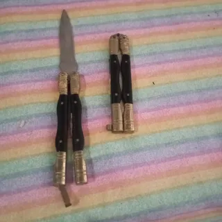 Cuchillos Mariposa Negro y Dorado