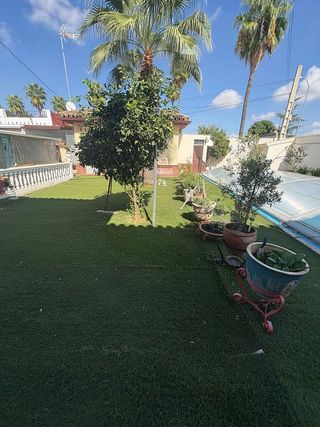 Chalet en venta en Sanlúcar la Mayor