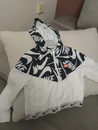 Cortavientos Nike niña