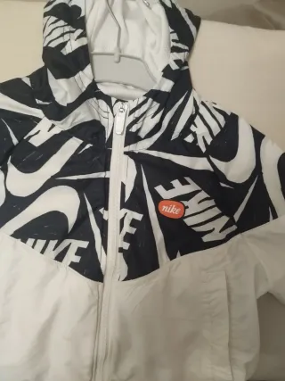 Cortavientos Nike niña