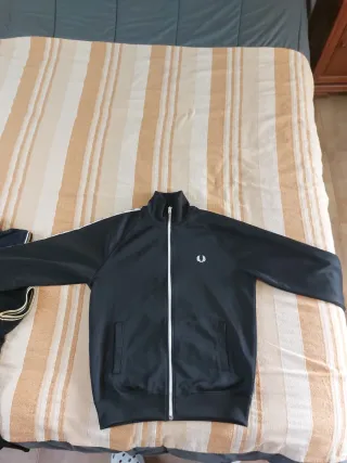 2 Polos Fred Perry y Chaqueta Fred Perry