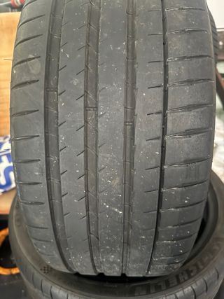 Neumáticos Michelin Pilot Sport 4S 245/35 ZR 21