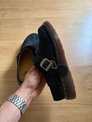 Zuecos Dr. Martens ante negro