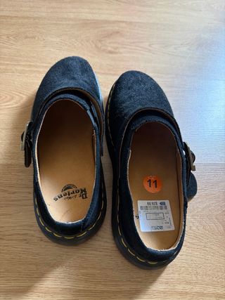 Zuecos Dr. Martens ante negro