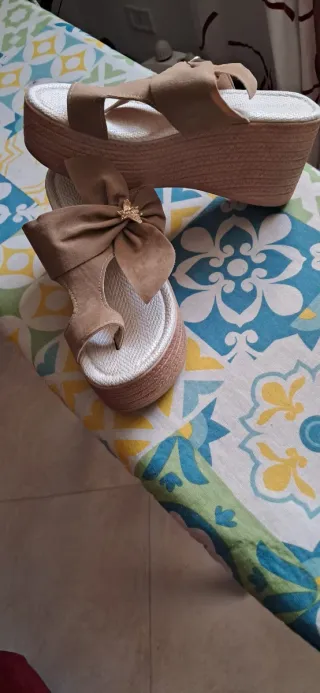 Sandalo donna zeppa beige/marrone