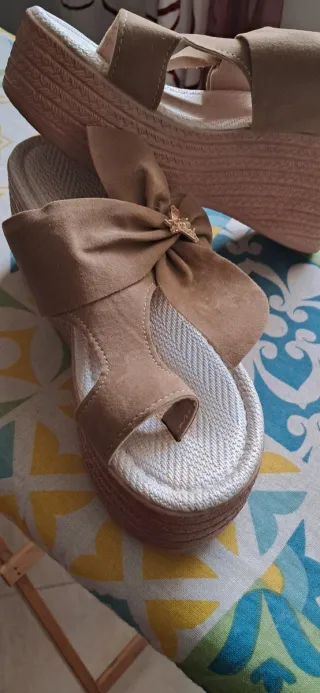 Sandalo donna zeppa beige/marrone