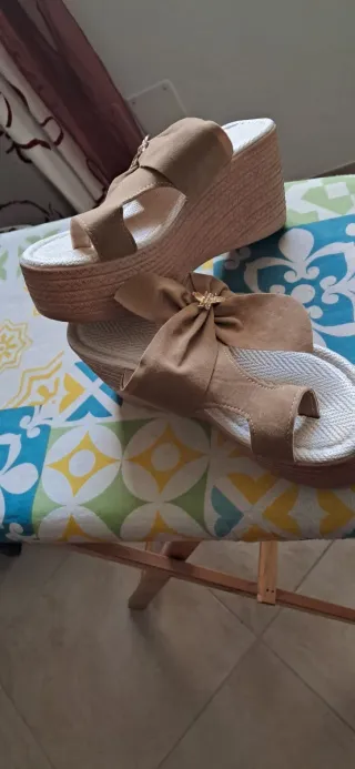 Sandalo donna zeppa beige/marrone