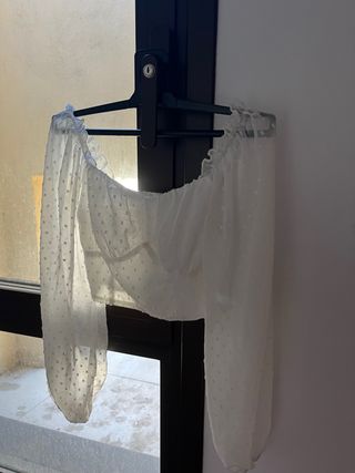 Blusa blanca manga larga con transparencias