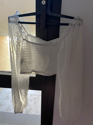 Blusa blanca manga larga con transparencias