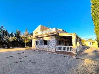 Chalet en venta en Yecla