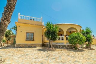 Chalet en venta en La Siesta - El Salado - Torreta en Torrevieja