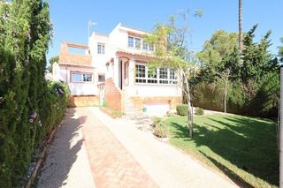 Chalet en venta en Campos de Golf - Villa Martin - Los Dolses en Orihuela