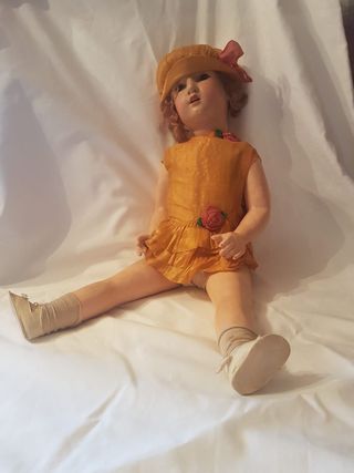 Bambola di porcellana articolata da gioco