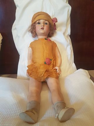 Bambola di porcellana articolata da gioco