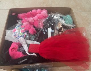 Muñecas Barbie y vestidos