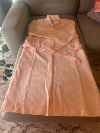 Bata rosa acolchada fina, sin estrenar