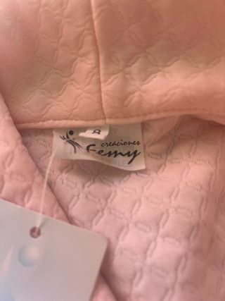 Bata rosa acolchada fina, sin estrenar