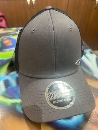 Gorra Oakley Tinfoil Talla M/L Negra y Gris