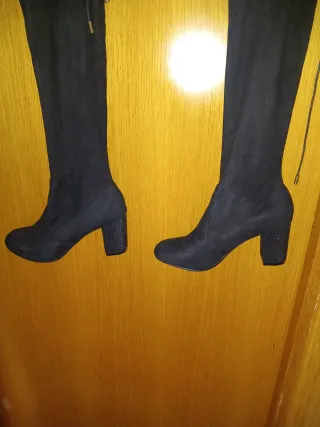 Botas altas negras gamuza