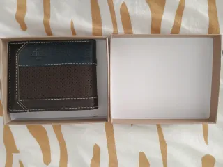 Cartera de piel nueva