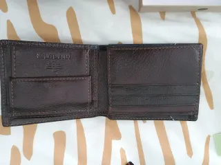 Cartera de piel nueva