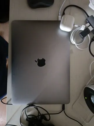 MacBook Pro 2.3GHz i5 8GB RAM 256GB SSD Plata