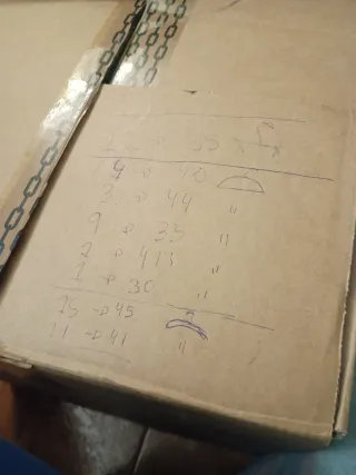 Perchas resistentes de plástico negro