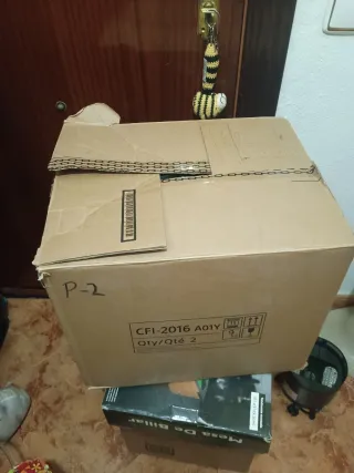 Perchas resistentes de plástico negro