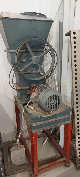 Vendo o cambio! Molino de martillos industrial.