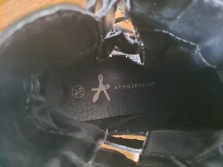 Botines negros con hebillas