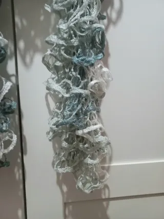 Bufanda Fular Volantes Bordados gris blanco