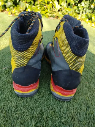 Scarpa da montagna La Sportiva con attacco a ramponi, taglia 45 1/2