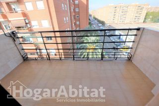 Piso en venta en La Creu Coberta en Valencia