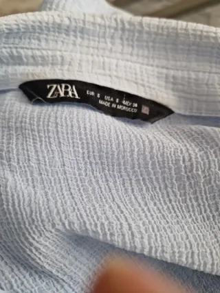 Blusa, camisa, top celeste con volantes Zara