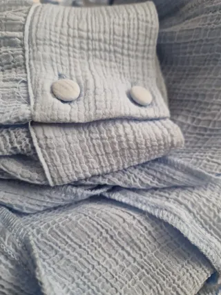 Blusa, camisa, top celeste con volantes Zara