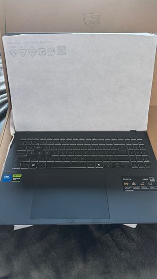 Portátil ASUS V16 Precintado