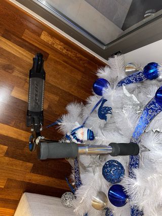 Patinete infantil negro y azul