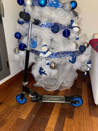 Patinete infantil negro y azul