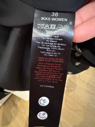 Americana crep IKKS negra estampado tigre. Nueva