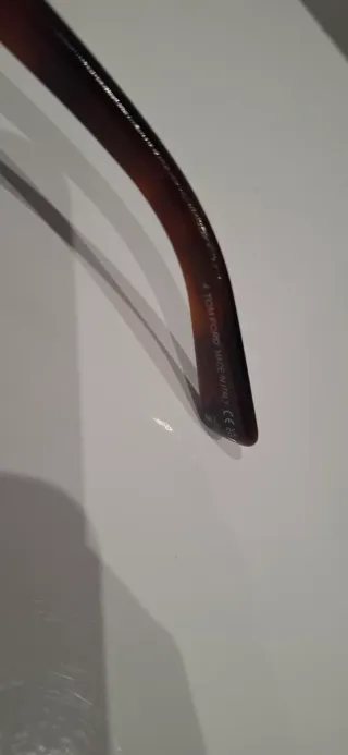 Gafas de sol marrones y doradas