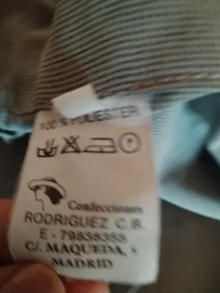 Camisa, sobre camisa gris