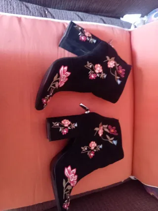 Botines Bershka bordados Talla 38