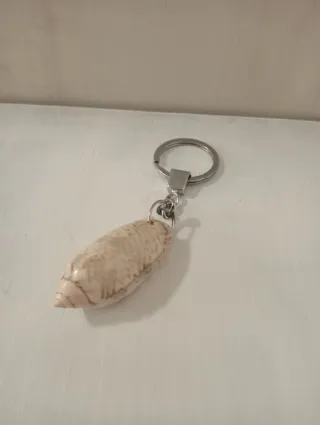 Llavero caracola natural